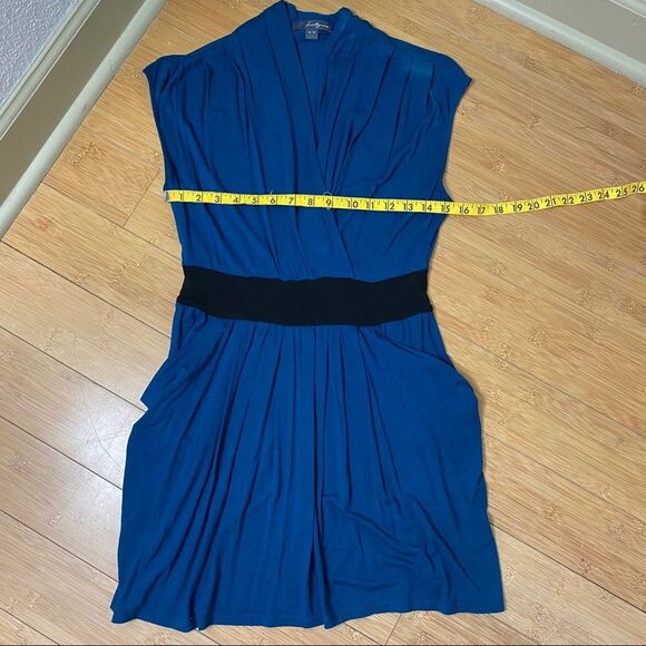 Beautifully Draped Long Turquoise Top - Picture 7 of 8